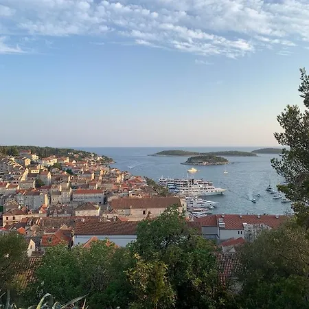 Hvar Deluxe 아파트